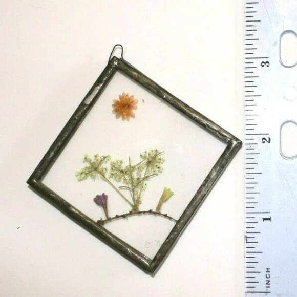 Petite PRESSED FLOWER Pendants Silver Tone Diamond Shape Pendant - Picture 1 of 3